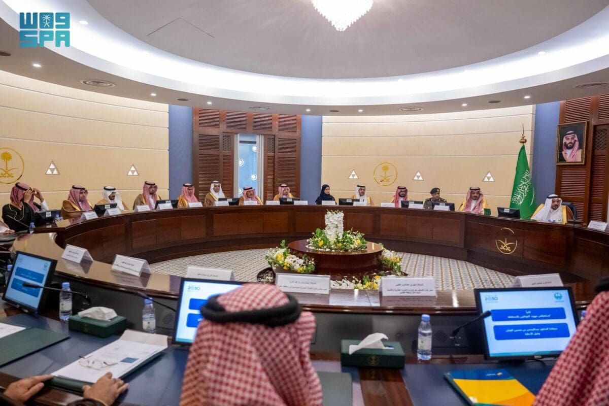 إجتماع أمير القصيم بلجنة التوطين
