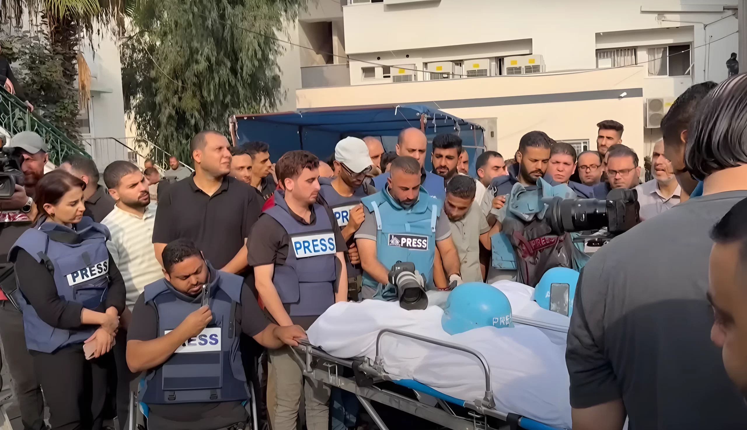 تقرير حول مقتل ثمانية صحفيين نتيجة القصف الإسرائيلي على غزة
