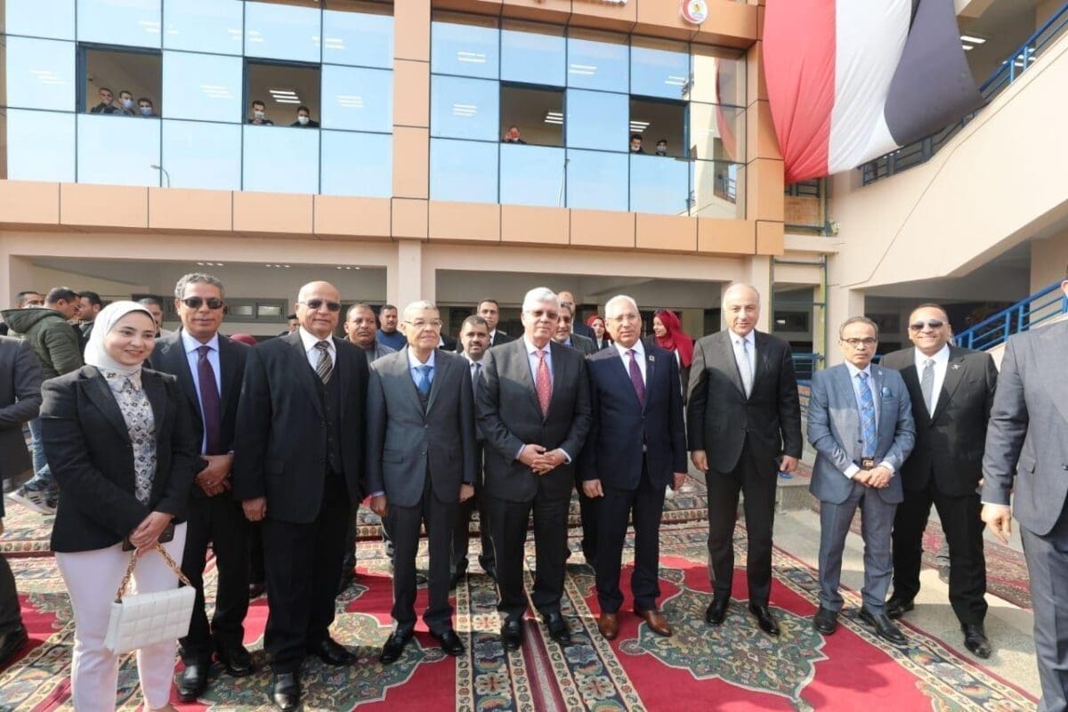 وزير التعليم العالي يفتتح مستشفى طب وجراحة الأطفال بجامعة المنيا