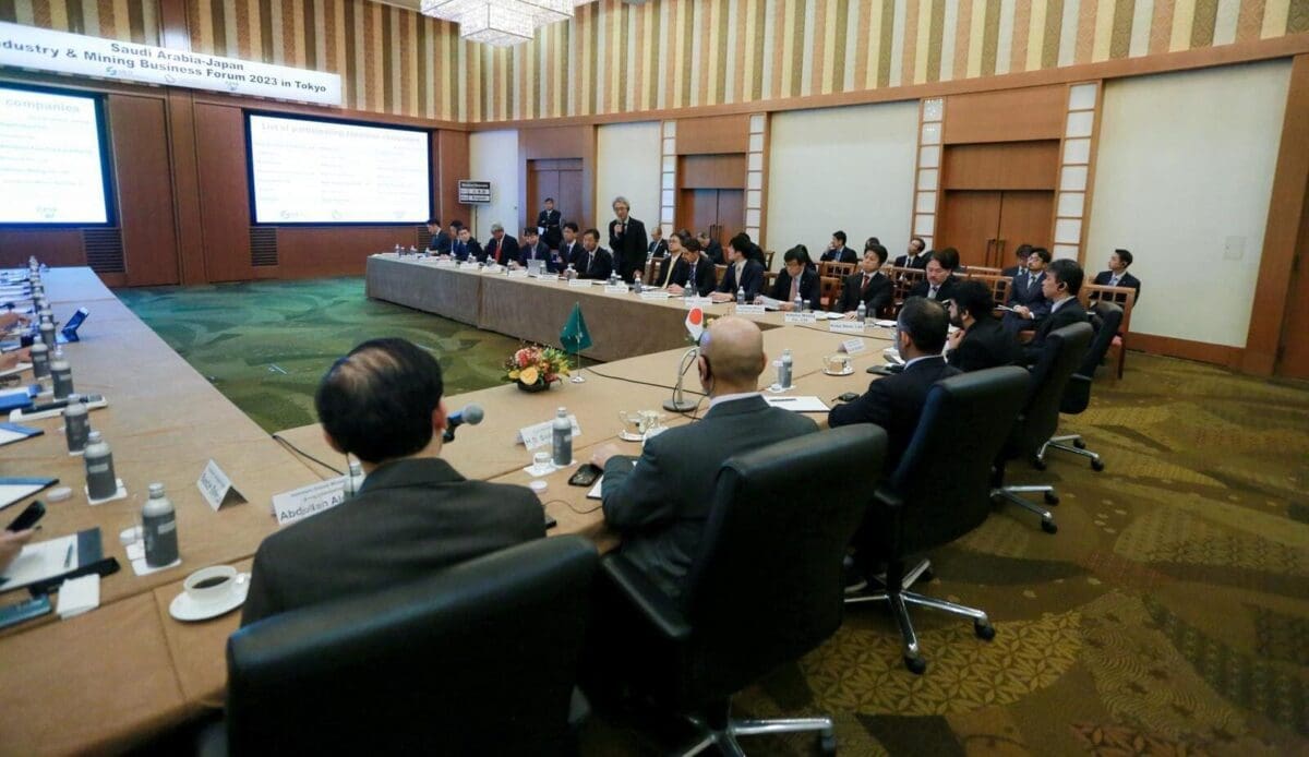 اجتماع الطاولة المستديرة باليابان