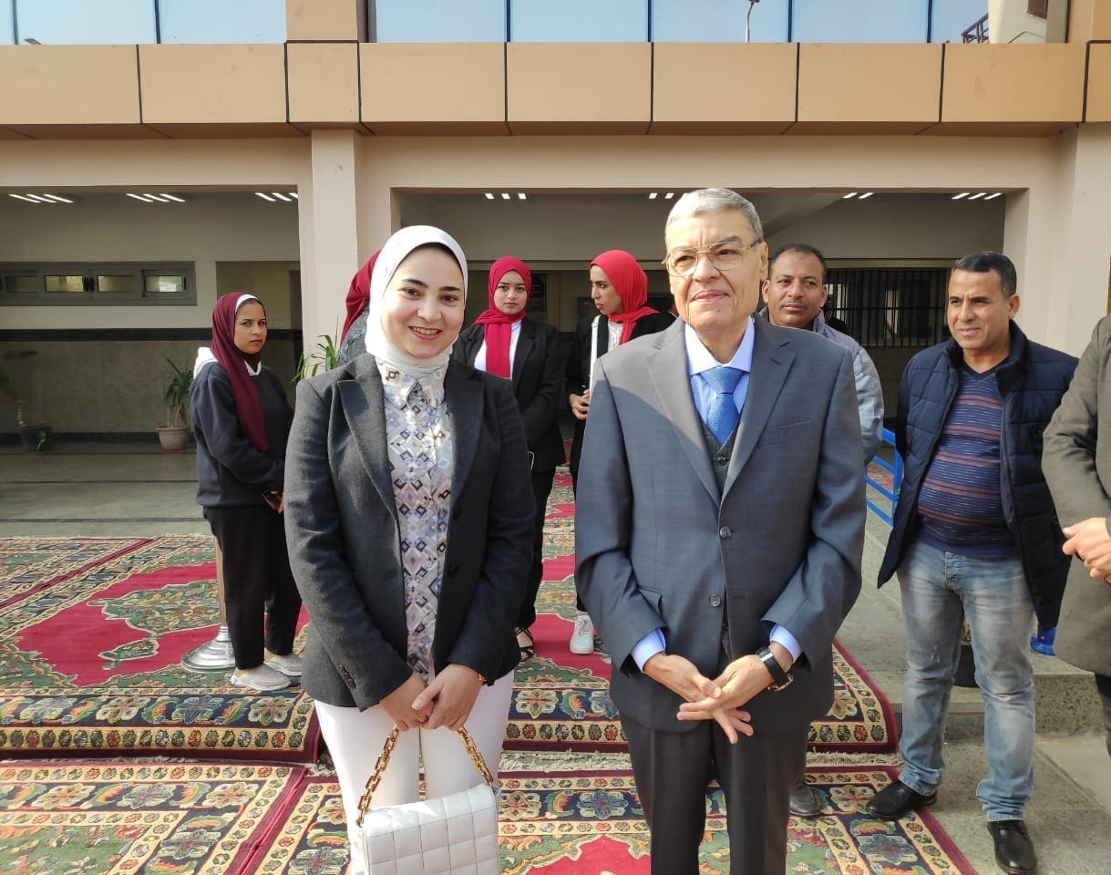 اللواء أسامة القاضي، محافظ المنيا، ودكتورة جهاد أحمد، الاستشاري المعماري للمشروع