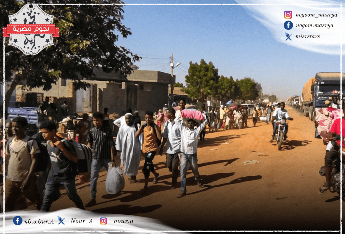 سودانيون يفرون من منطقة ود مدني جراء القتال القائم بالمنطقة - مصدر الصورة: موقع روز اليوسف