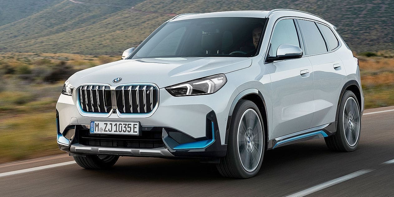 مواصفات سيارة بي إم دبليو الكهربية iX1 eDrive20 الجديدة كلياً