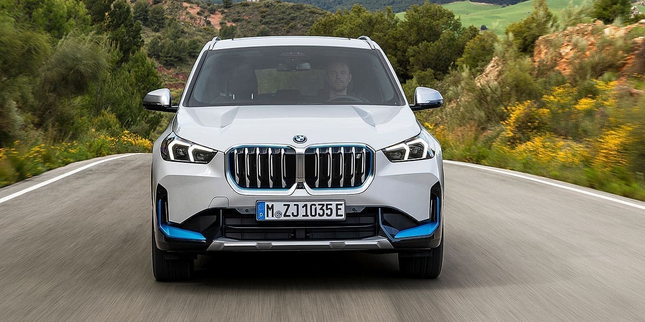 مواصفات سيارة بي إم دبليو الكهربية iX1 eDrive20 الجديدة كلياً