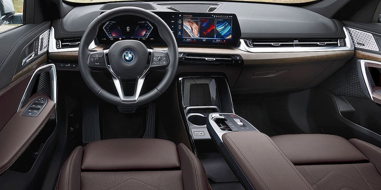 مواصفات سيارة بي إم دبليو الكهربية iX1 eDrive20 الجديدة كلياً