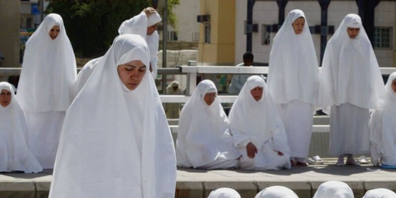 الإحرام للنساء بالعمرة