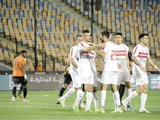  فرحة لاعبى الزمالك بهدف «الونش» فى مرمى البنك الأهلى