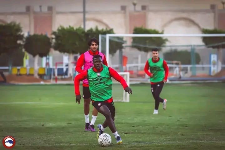 أرنولد إيبا لاعب مودرن فيوتشر الجديد