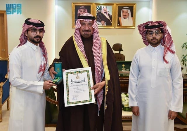 لتبرعه بخلايا جذعية.. تسليم مواطن وسام الملك عبدالعزيز من الدرجة الثالثة