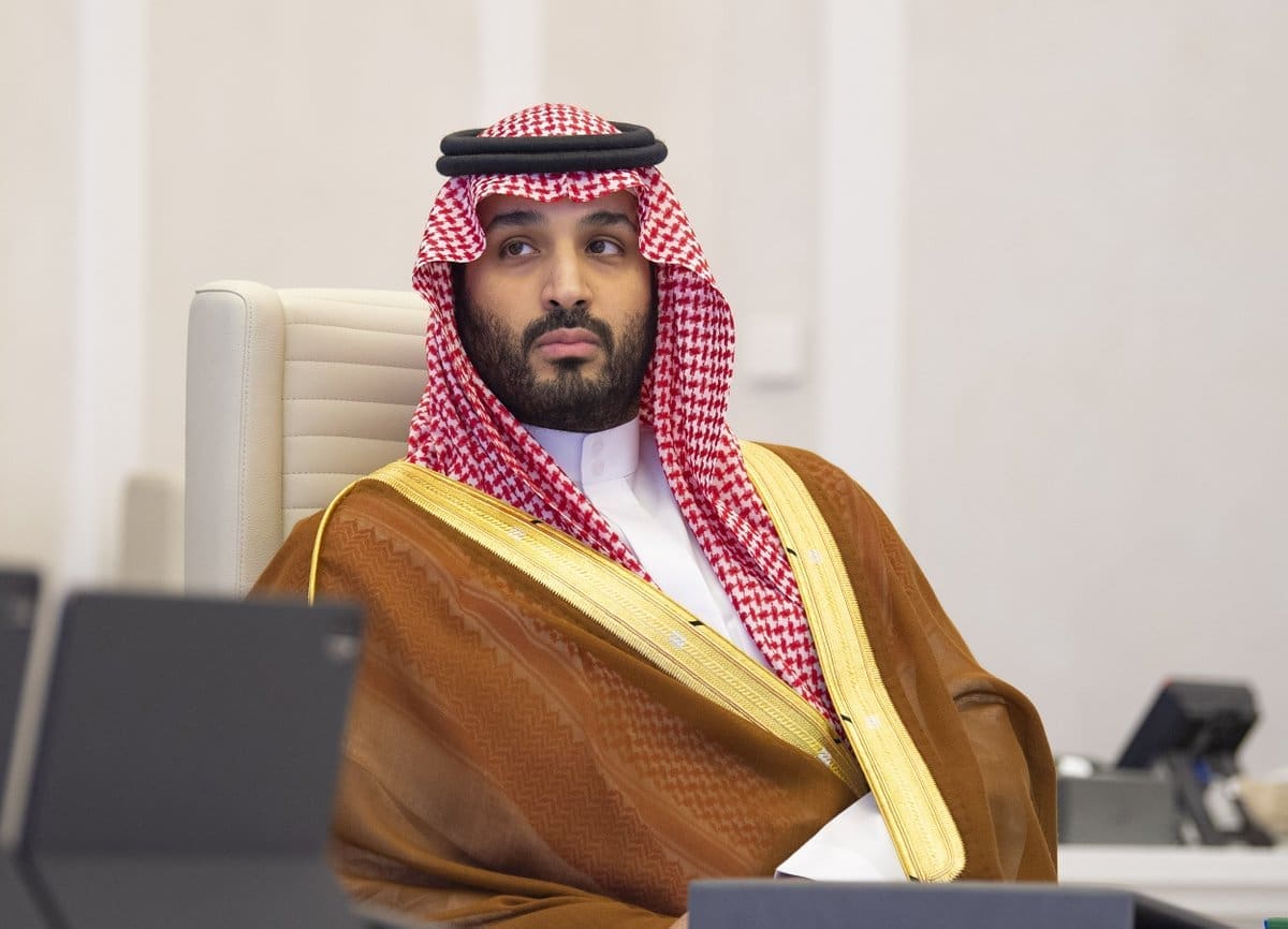 ارتداء البشت خلال الحضور إلى مقرات العمل