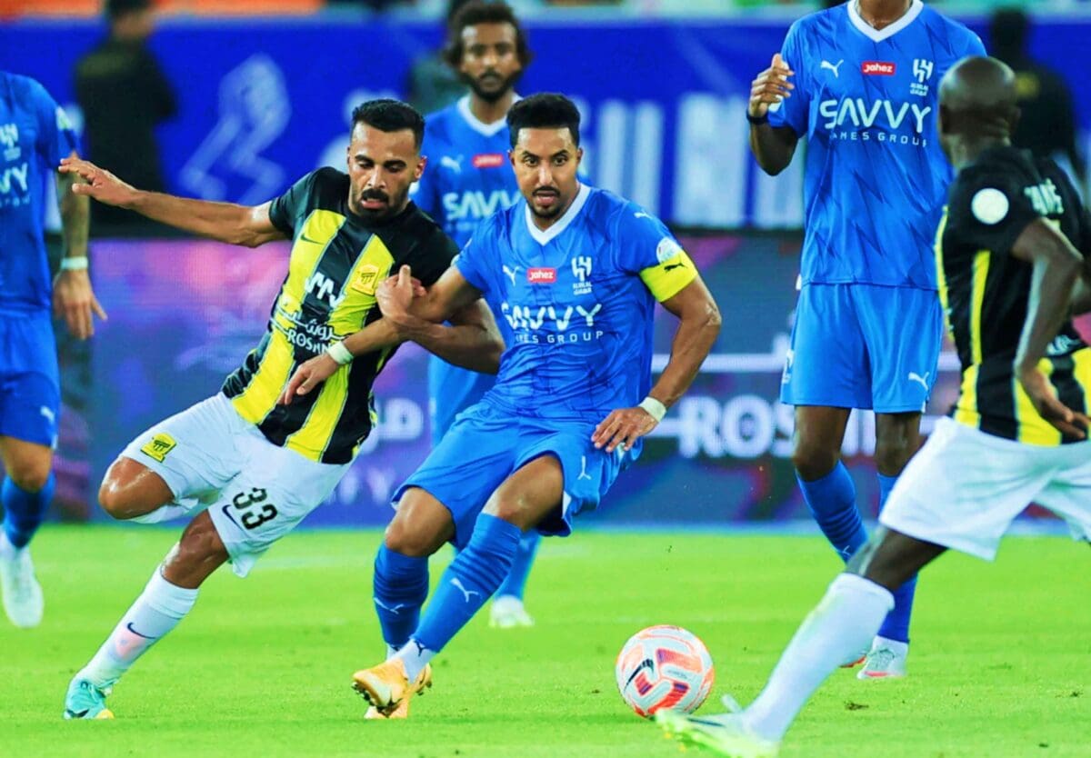 نجم الهلال السعودي يتفاعل بإعجاب مع خسارة النصر أمام العين في دوري أبطال آسيا