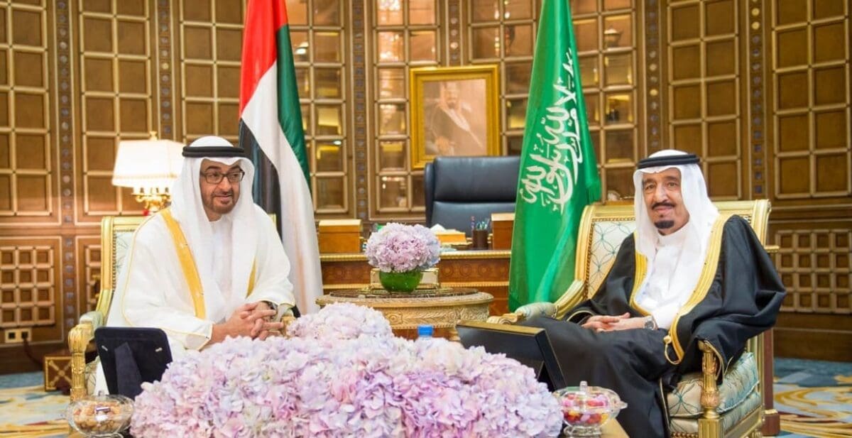 الملك سلمان يعزي الشيخ محمد بن زايد