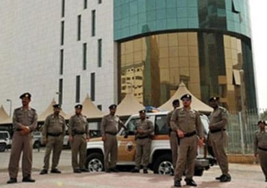 المملكة العربية السعودية تُحكم قبضتها على مخالفي أنظمة الإقامة والعمل وأمن الحدود: 17 ألف مخالف ضبطوا خلال أسبوعين