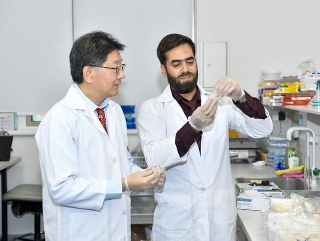 جامعتي الإمارات وسنغافورة الوطنية