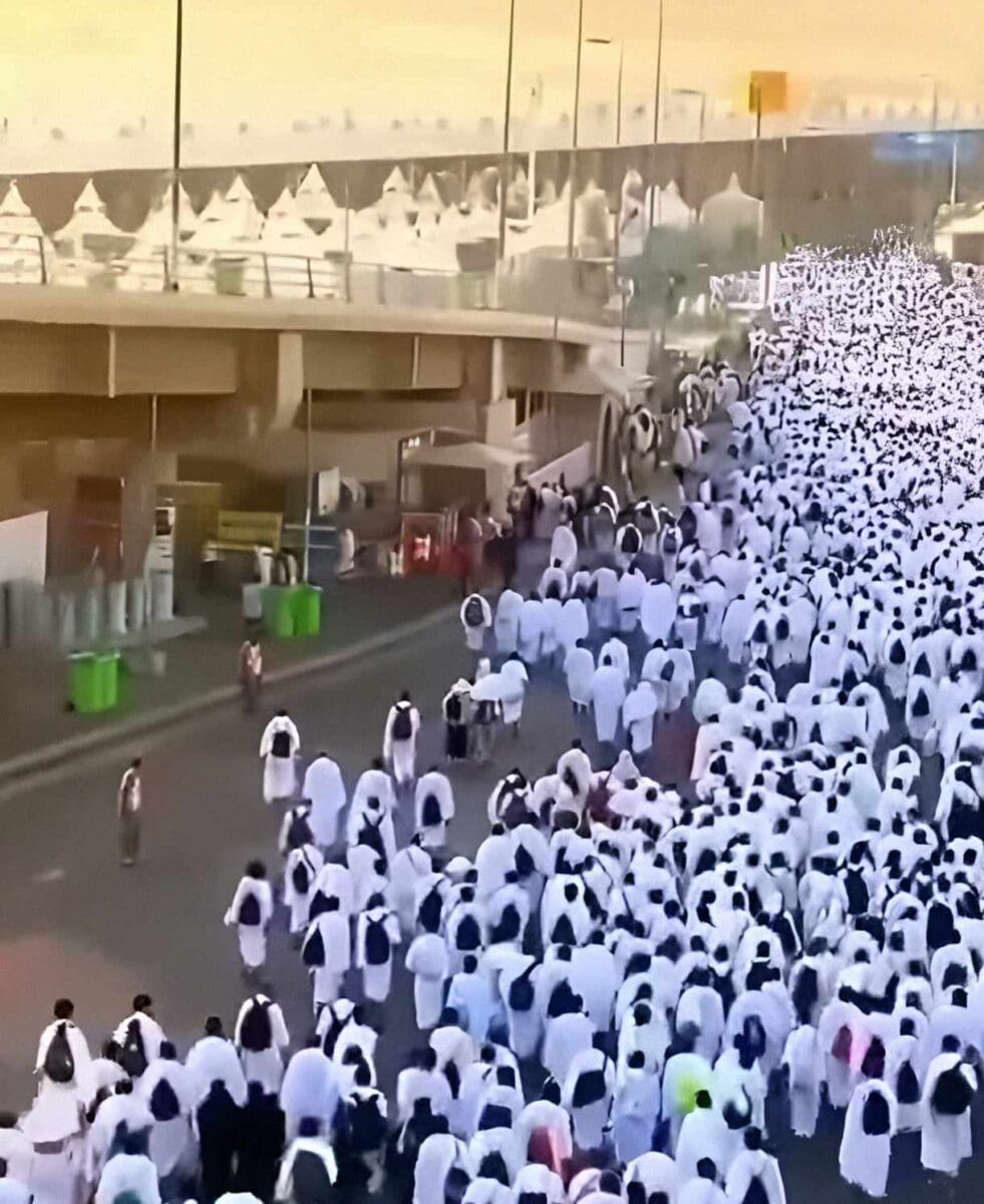 عدد من المصريين القادمين بـتأشيرة زيارة