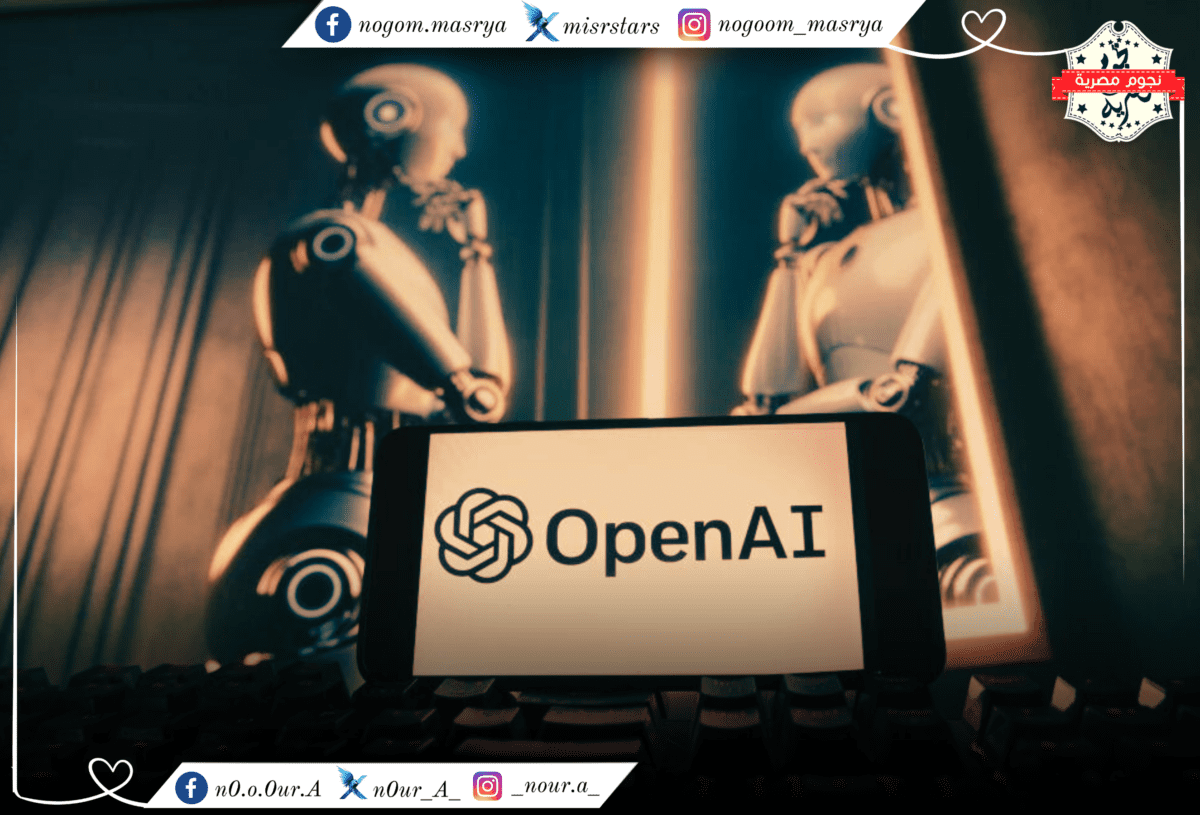 روبوت ينظر إلى انعكاسه في المرآة وأمامه شعار OpenAI - مصدر الصورة: موقع Associated Press