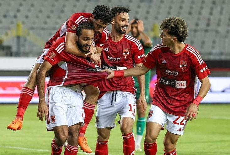 محمد فارس يبشر جمهور الاهلي بالصفقات الجديدة