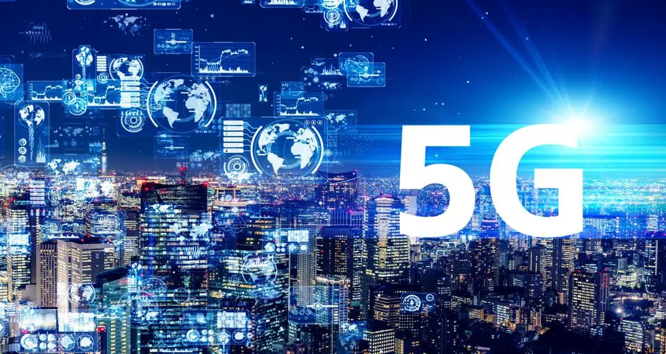 أثر تكنولوجيا 5G على الاتصال والابتكار: كيف ستغير شبكة الجيل الخامس طريقة تواصلنا وتطوير التطبيقات