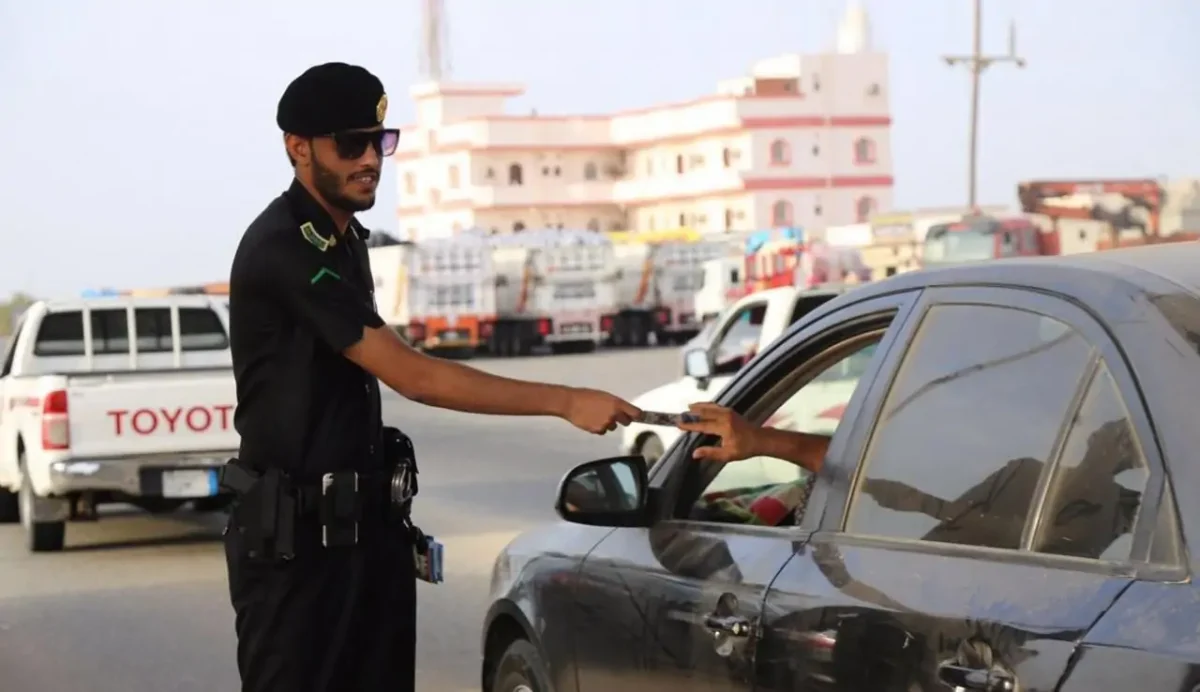 هل يمكن تسجيل المركبة لشخص لا يملك رخصة؟