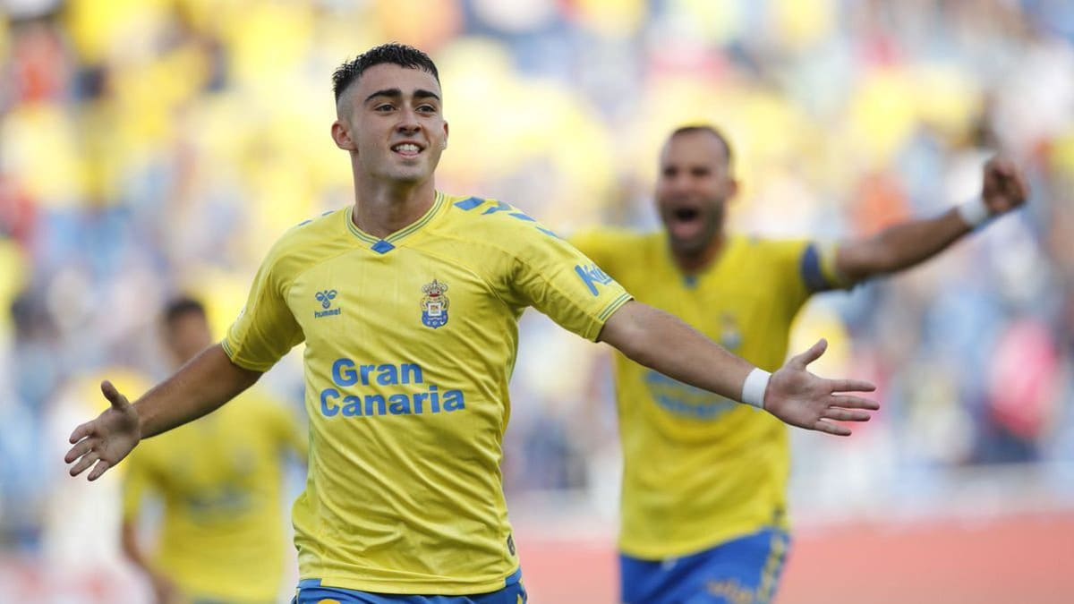 لاس بالماس يحدد سعر بيع ألبرتو موليرو هدف الهلال السعودي