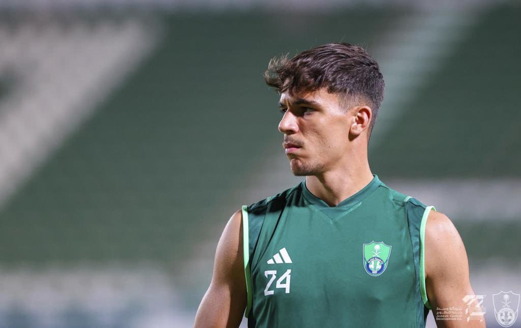 الأهلي السعودي يخسر نجمه المتألق أمام الاستقلال الإيراني