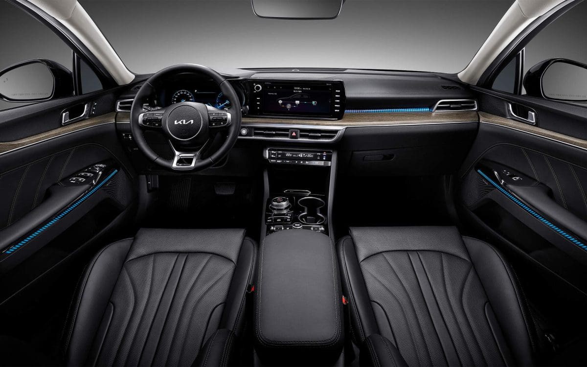 ميزات وعيوب سيارة كيا K5 EX1 HEV موديل 2024 في السعودية