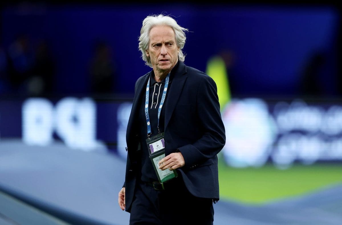 هل يفكر جيسوس مدرب الهلال في العودة إلى فلامنجو؟