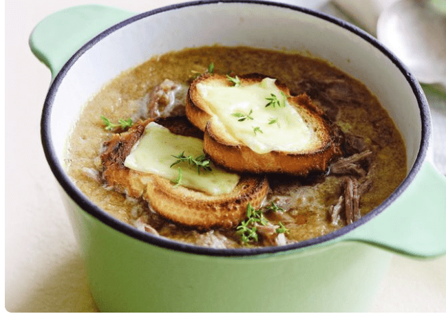 شوربة البصل الفرنسية "french onion soup"