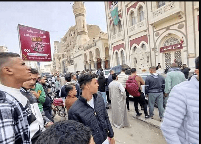 أحمد موسى يحذر من خطورة شائعة بنك الفيوم .. ويكشف ما حدث