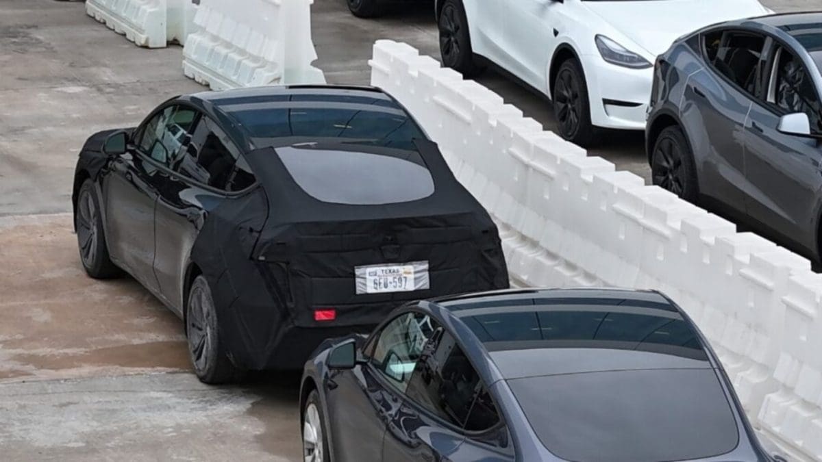 رصد سيارة Tesla Model 2 ذات الأسعار المعقولة لأول مرة.. أصغر من Model Y