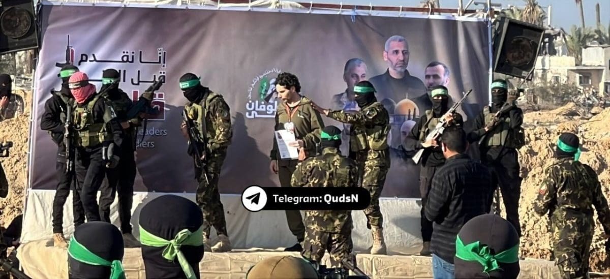 القسام تسلم الدفعة الرابعة