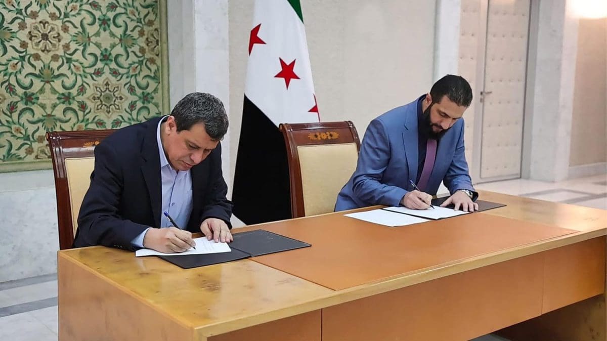 عاجل.. الشرع يفعلها وخلال 48 ساعة يعقد اتفاق الإندماج التاريخي مع الأكراد ويعيد الأمن للساحل السوري