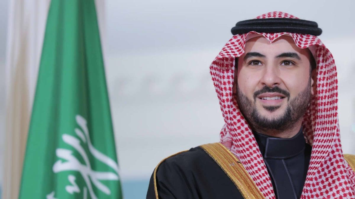 عاجل.. وزير الدفاع السعودي يتوجه إلى إيران لعقد لقاءات هامة مع مسؤولي طهران