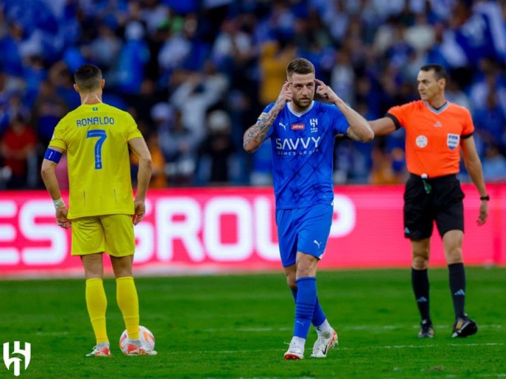 حكم مباراة الهلال والنصر