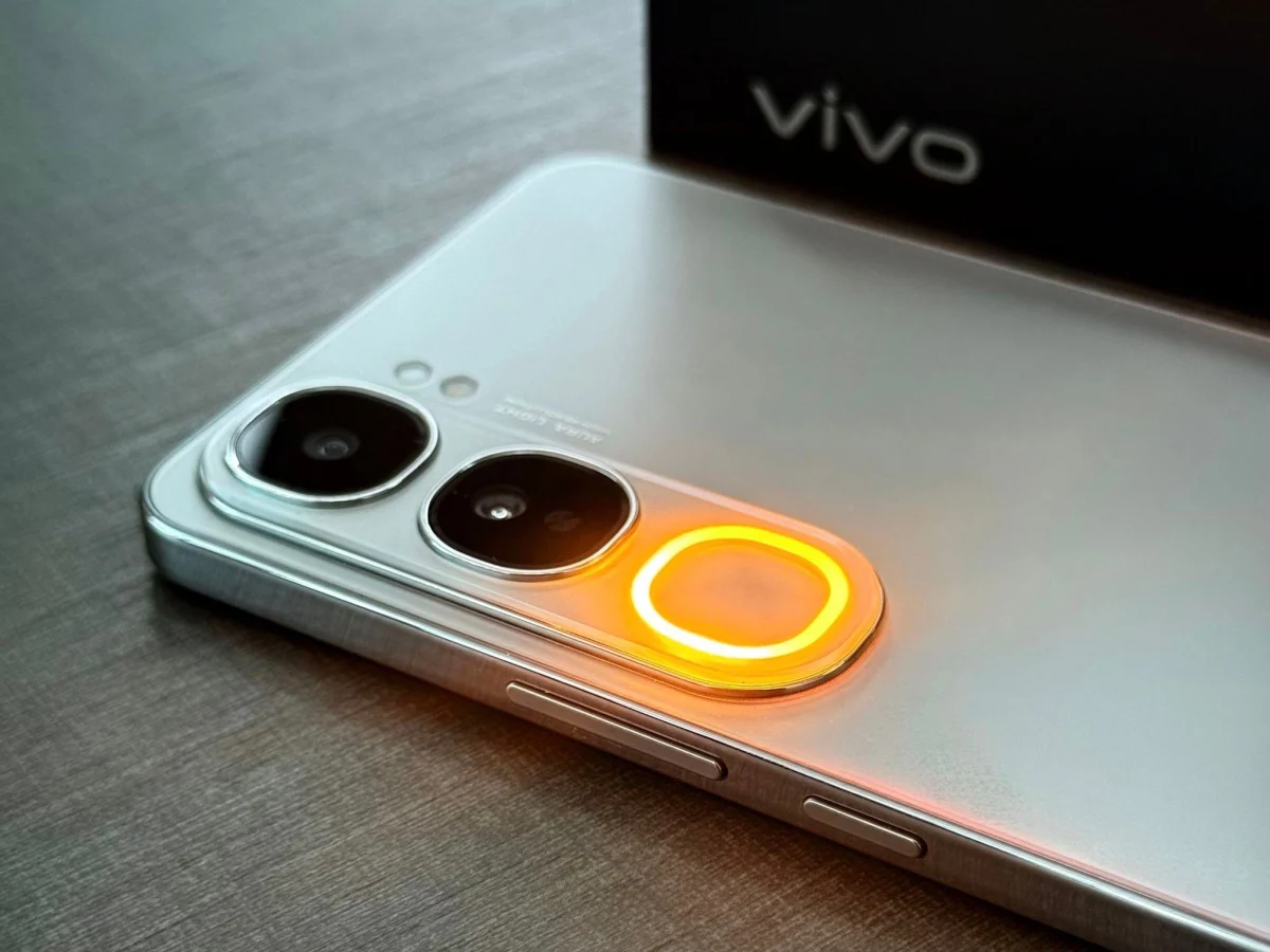 كاميرات سينمائية وشاحن خارق.. هاتف فيفو Vivo V50 Lite 5G يخطف الأنظار بسعر مثالي