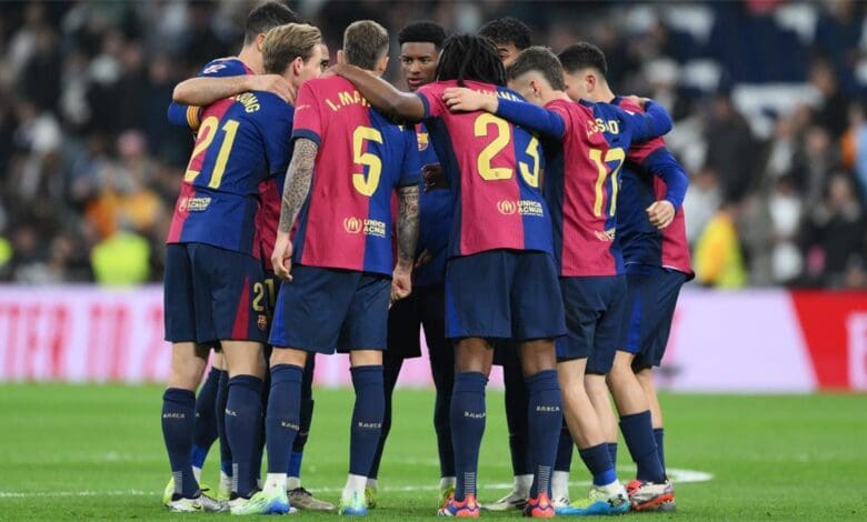 برشلونة يؤمن نجمه بعقد طويل الأمد 