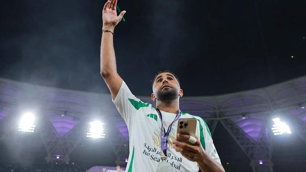 رياض محرز لاعب الأهلي السعودي
