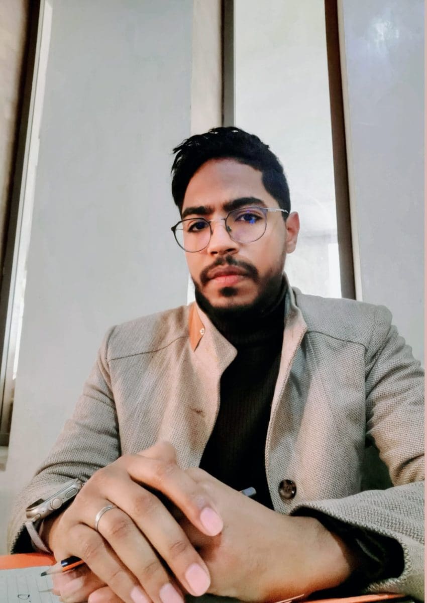 صورة الكاتب عادل بنعيسي