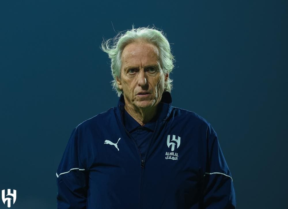 النصر السعودي يكثف مفاوضاته مع خورخي جيسوس.. ومدرب الهلال السابق يحسم موقفه 