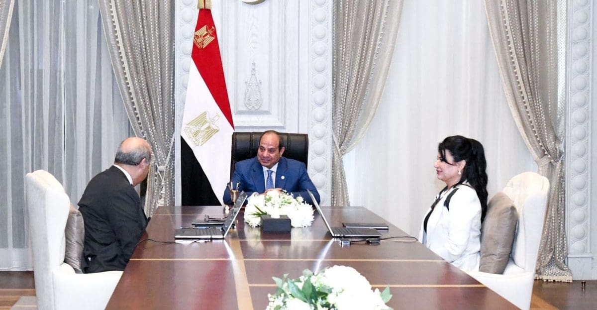 الرئيس السيسي يوجه الحكومة بزيادة التعويضات في حادث طريق أشمون
