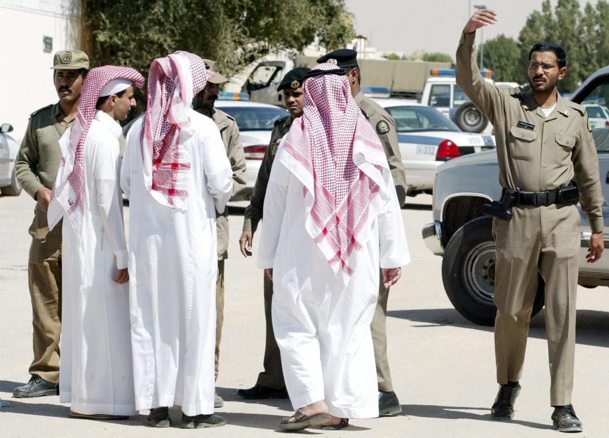 عاجل.. الداخلية تنفذ حكم القتل بمواطن سعودي قتل أمه وأخته وطفلاها وتوجه تحذير شديد اللهجة