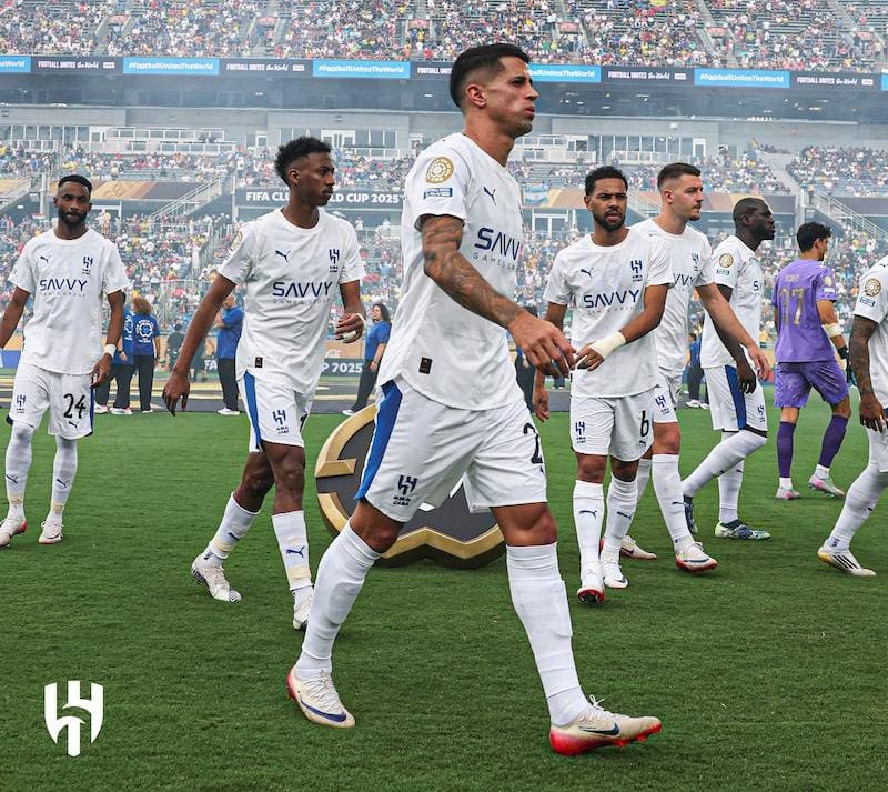 أول الراحلين عن الهلال السعودي