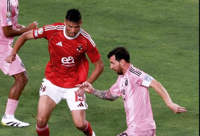 الريان القطري ينفي مفاوضات ضم أشرف داري من الأهلي.. واللاعب يتمسك بالبقاء!