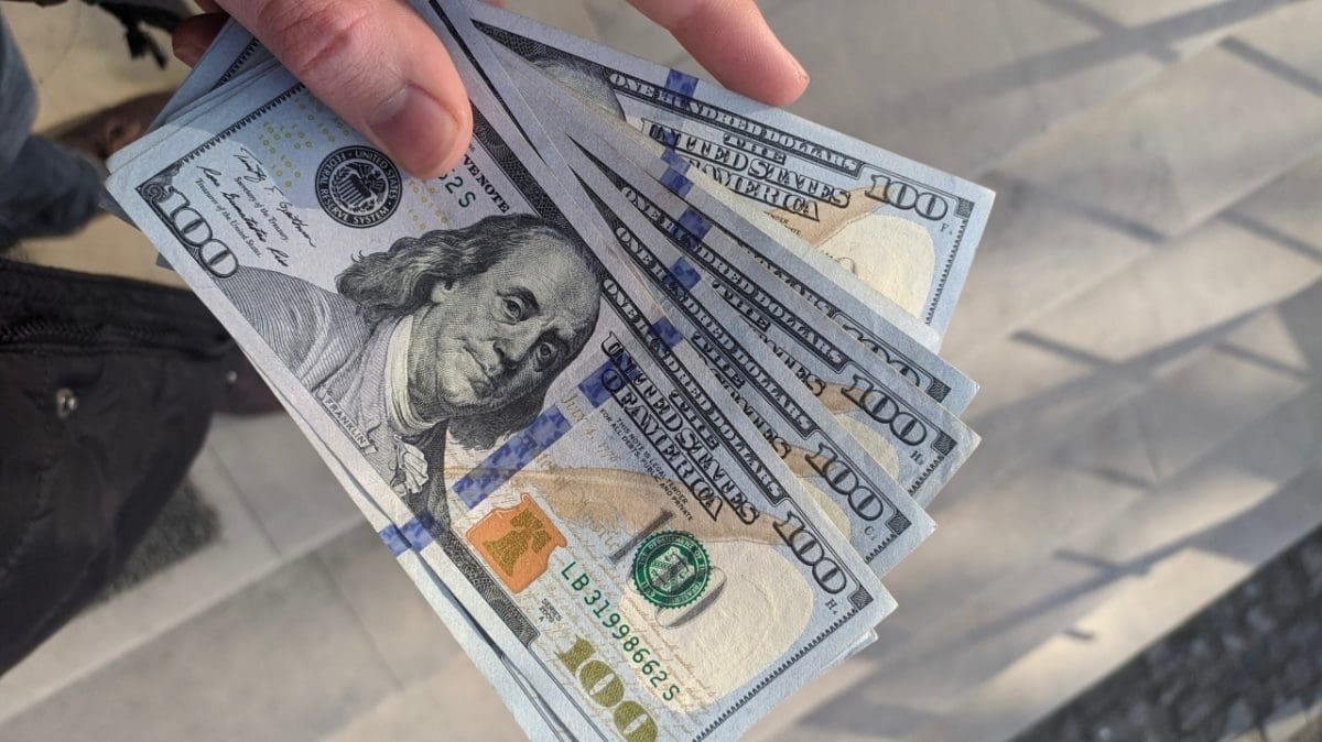 بشكل مفاجئ ارتفاع سعر الدولار في 5 بنوك خلال تعاملات اليوم