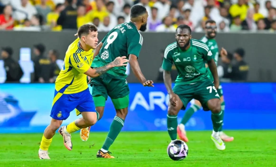 الأهلي ينافس النصر على ضم عون السلولي