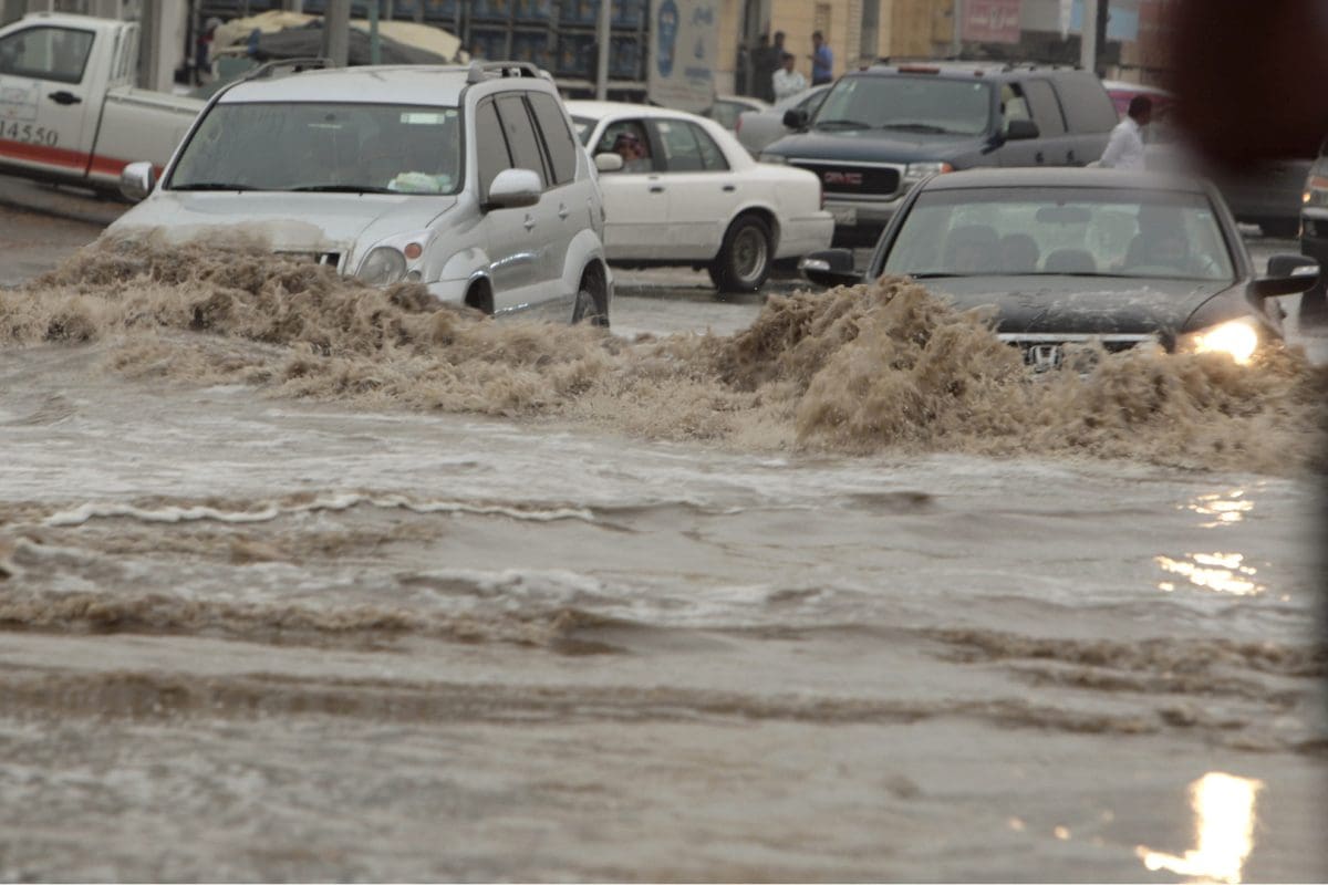عاجل.. تقلبات حادة وأمطار غزيرة مفاجئة وعواصف رعدية اليوم على عدد من مناطق المملكة
