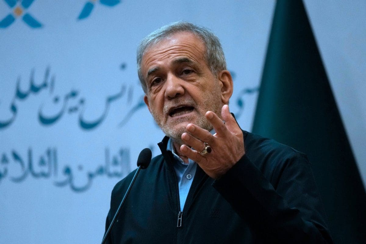 عاجل..إصابة الرئيس الإيراني في محاولة اغتياله بهجوم إسرائيلي استهدف المجلس الأعلى للأمن القومي أثناء الحرب