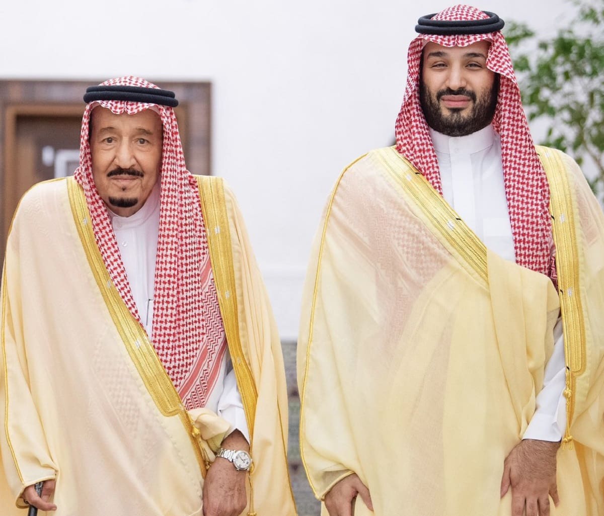 عاجل "إنا لله وإنا إليه راجعون".. الملك سلمان والأمير محمد بن سلمان يعزيان الرئيس محمد شهاب الدين في ضحايا الطائرة العسكرية