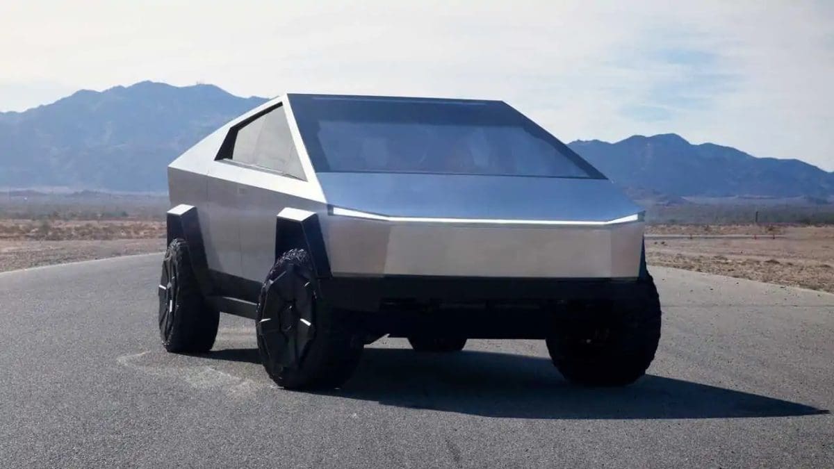 سيارة Tesla Cybertruck الأصغر حجمًا قادمة