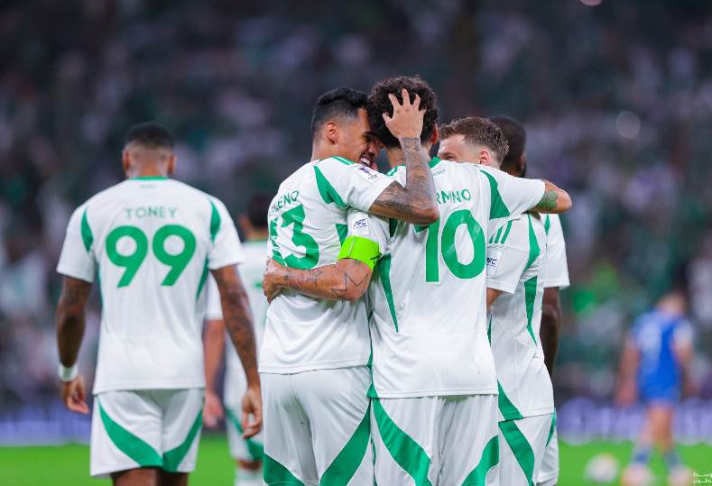الأهلي السعودي يضم صالح أبو الشامات.. والقادسية يحصل على 40% من الصفقة